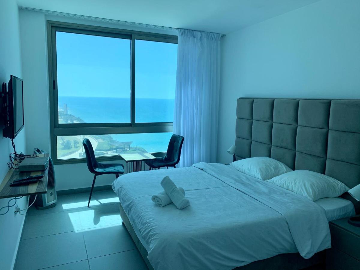 C Tower Apartments Нетания Екстериор снимка