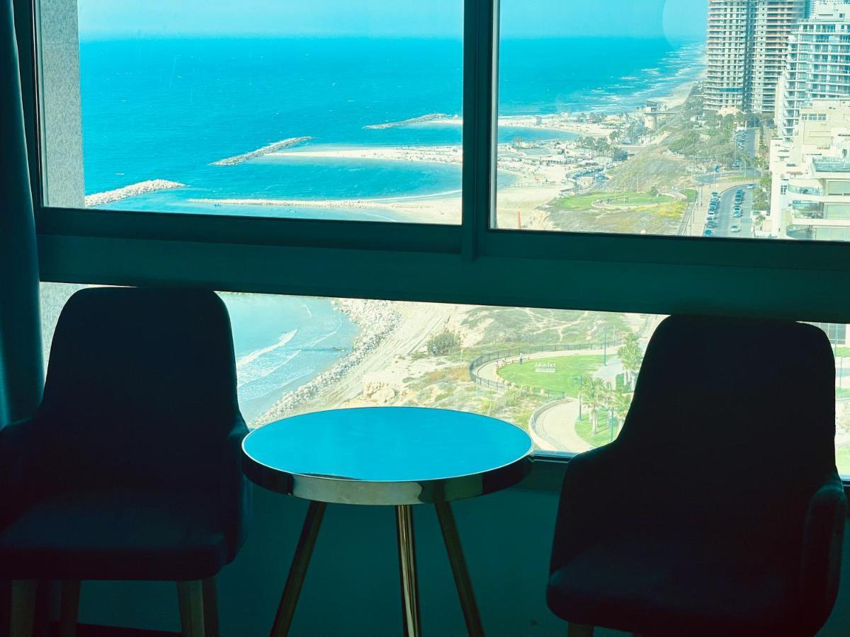 C Tower Apartments Нетания Екстериор снимка