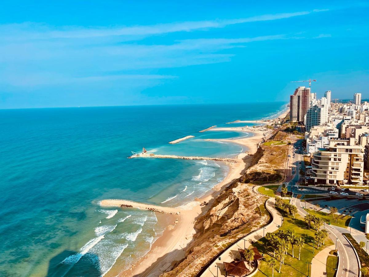 C Tower Apartments Нетания Екстериор снимка