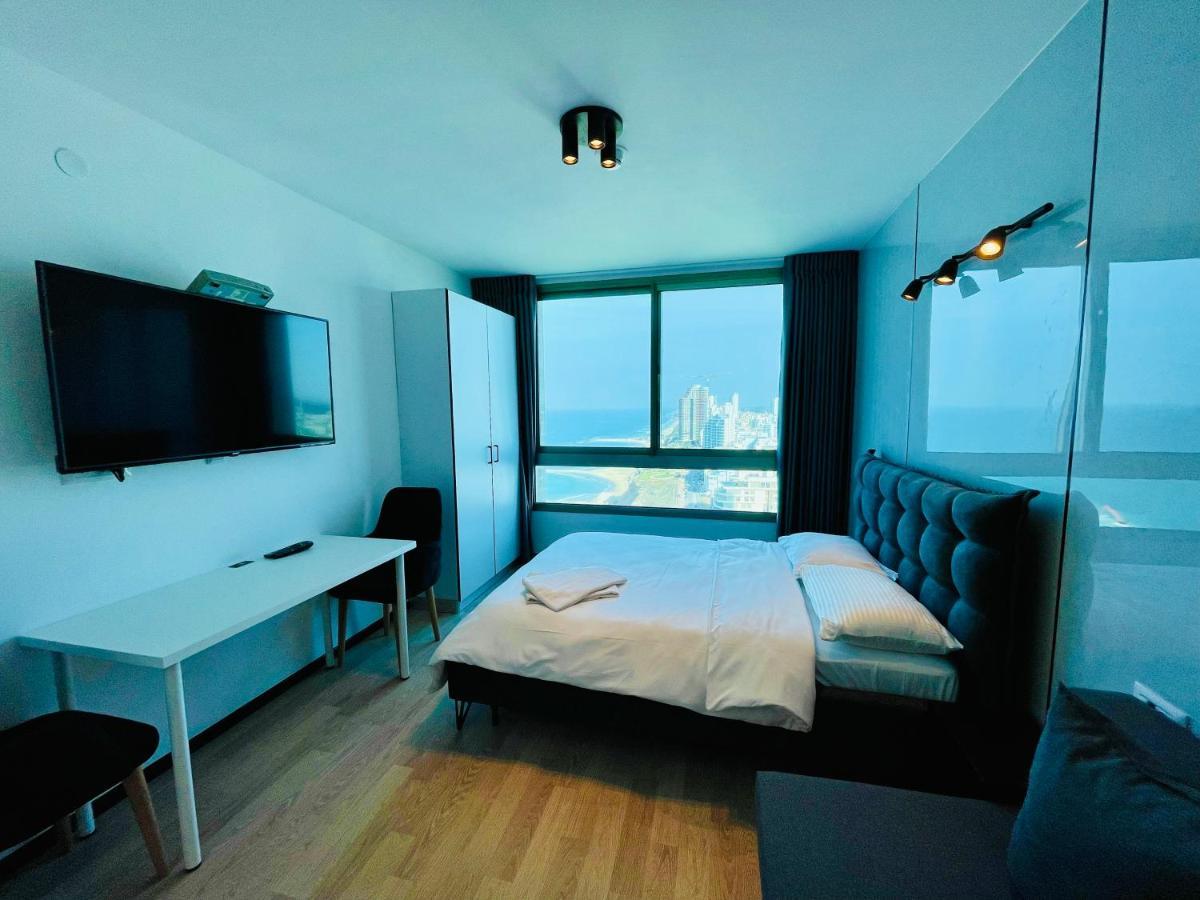 C Tower Apartments Нетания Екстериор снимка