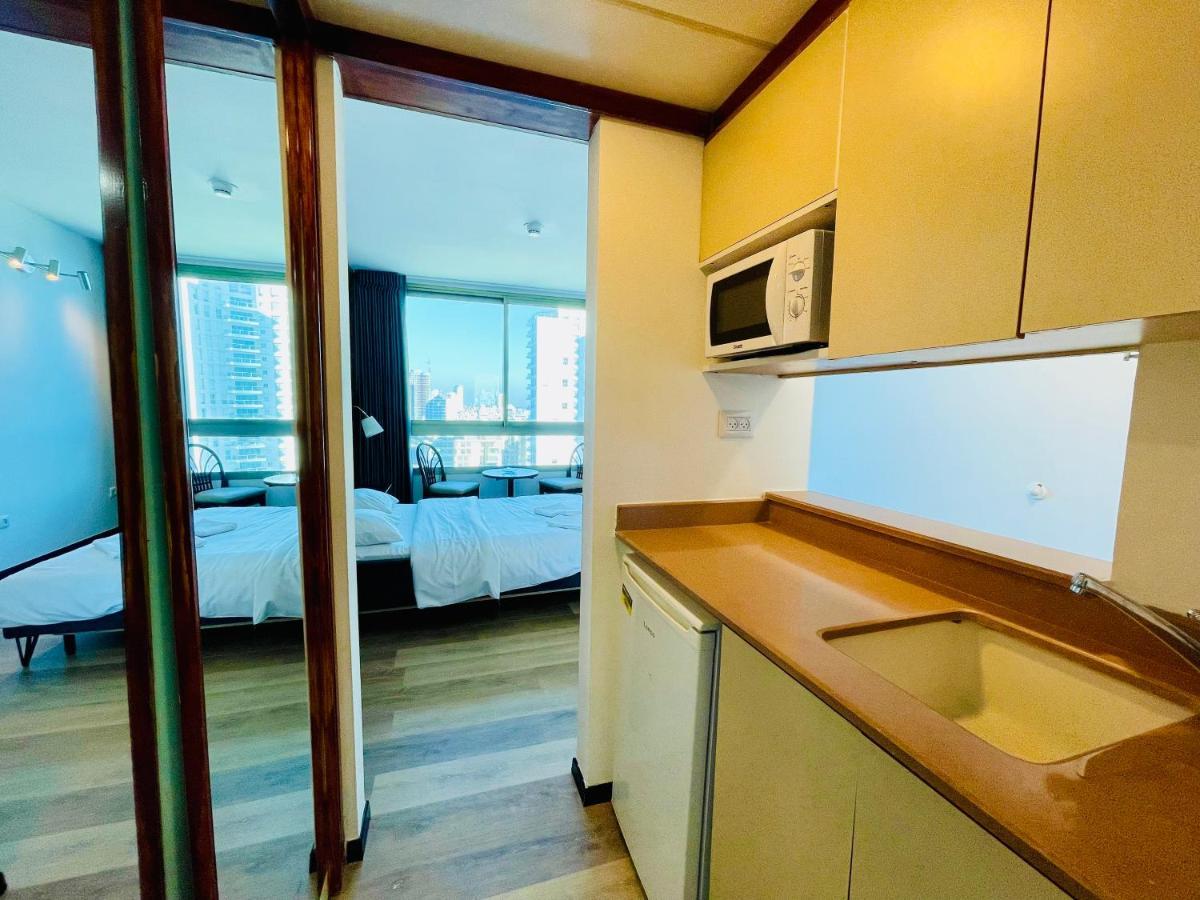 C Tower Apartments Нетания Екстериор снимка