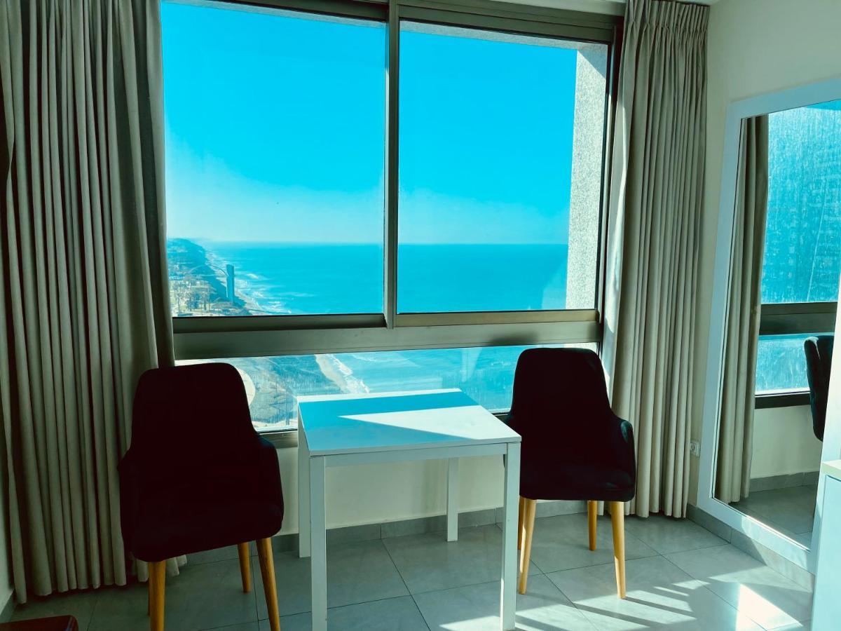 C Tower Apartments Нетания Екстериор снимка