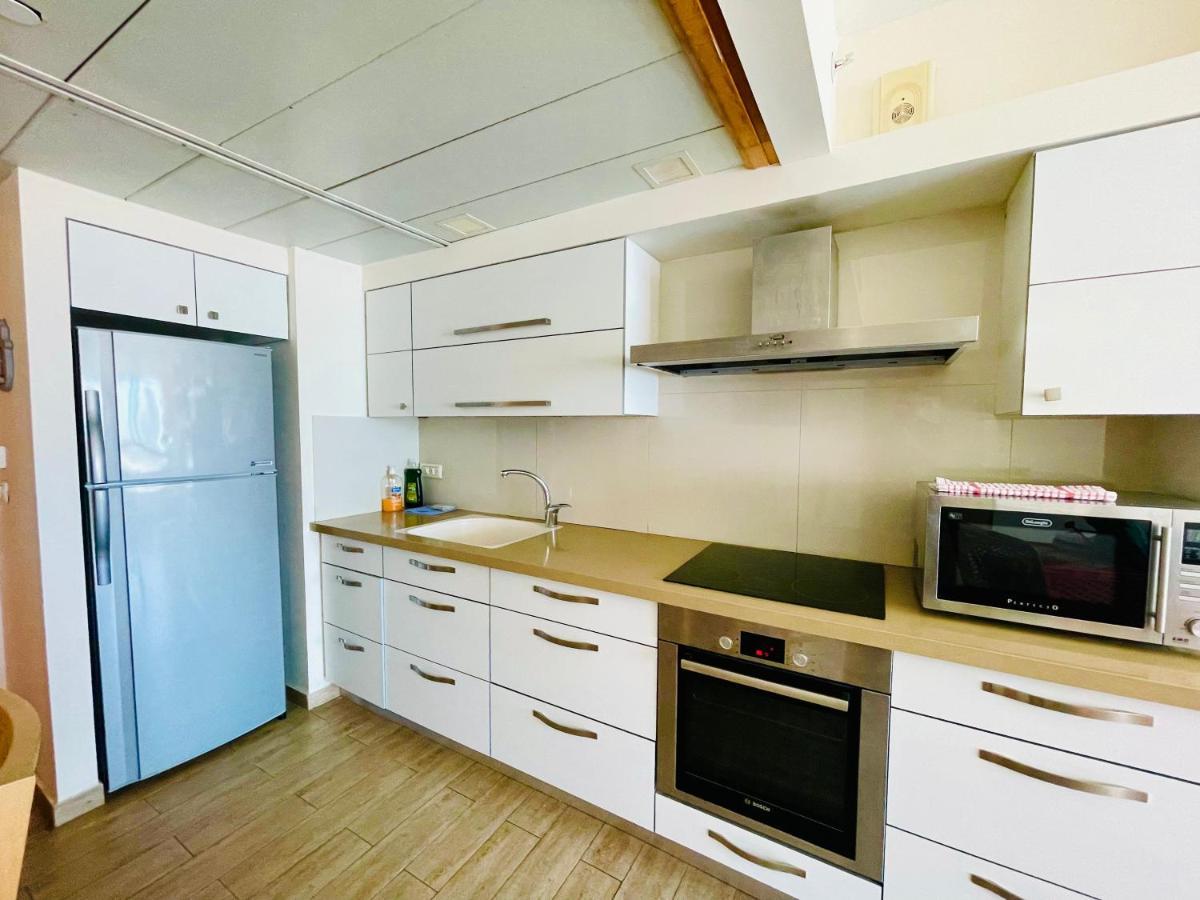 C Tower Apartments Нетания Екстериор снимка