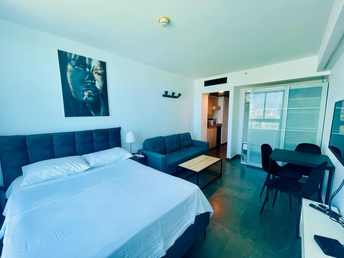 C Tower Apartments Нетания Екстериор снимка