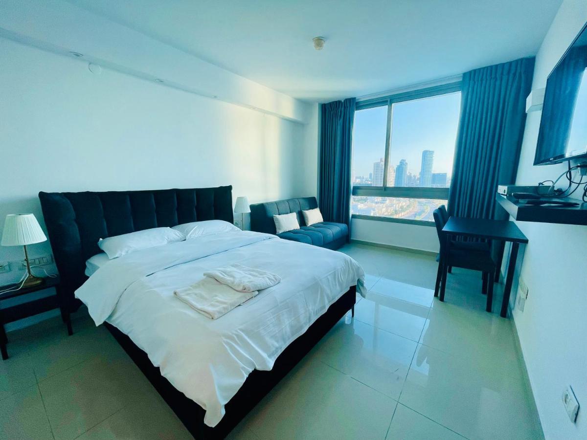 C Tower Apartments Нетания Екстериор снимка
