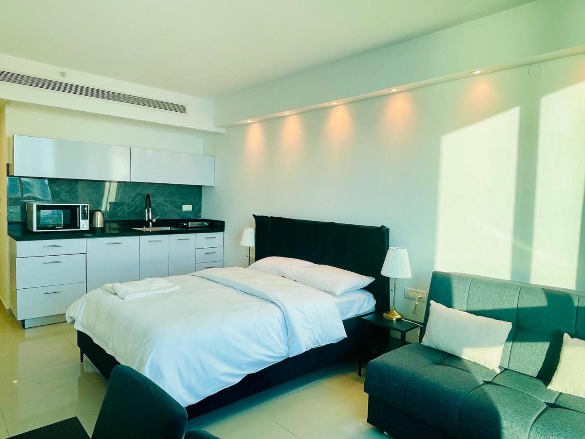 C Tower Apartments Нетания Екстериор снимка