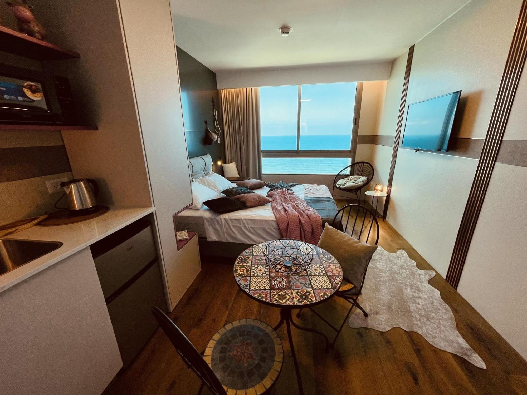 C Tower Apartments Нетания Екстериор снимка