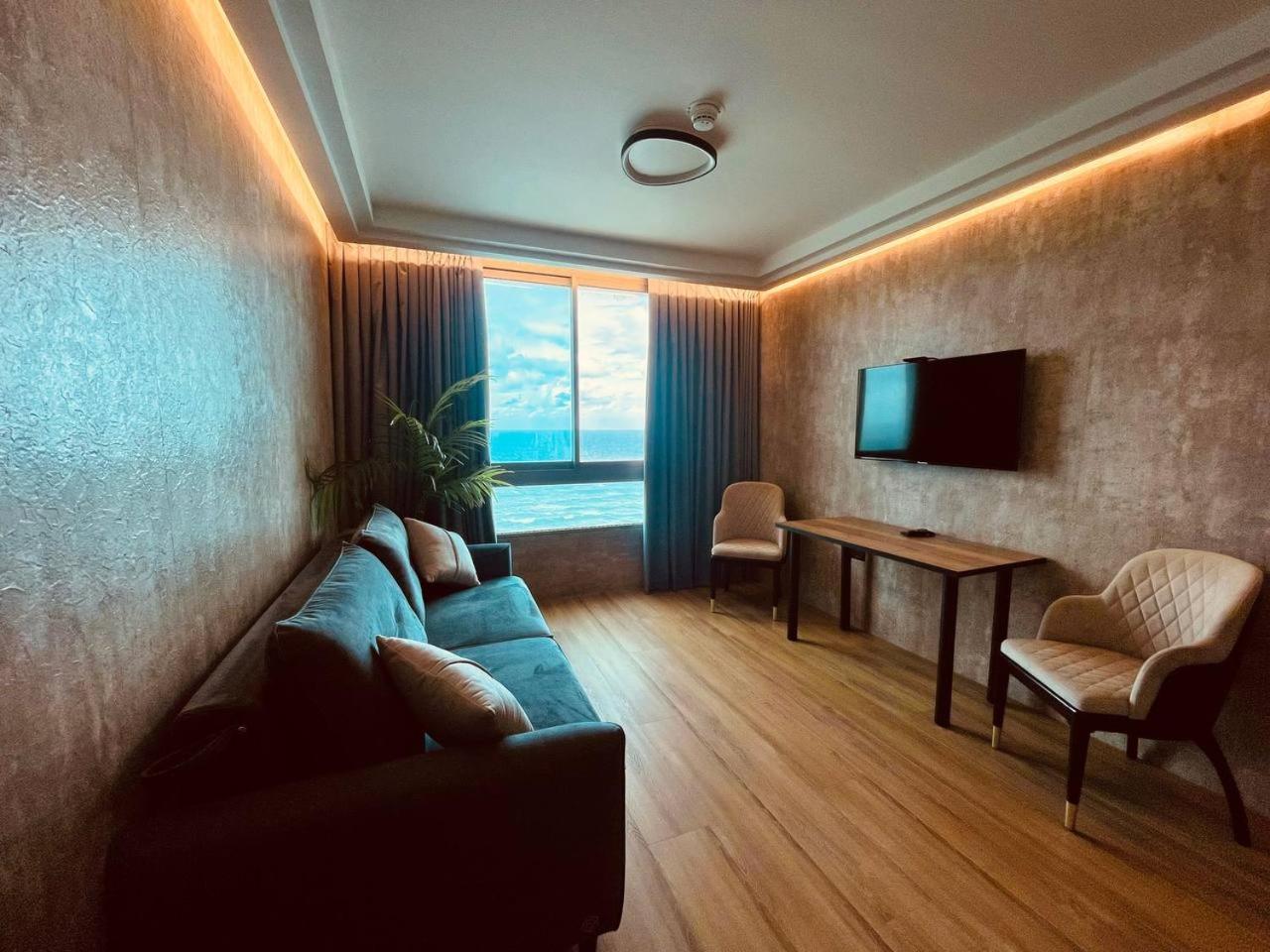 C Tower Apartments Нетания Екстериор снимка