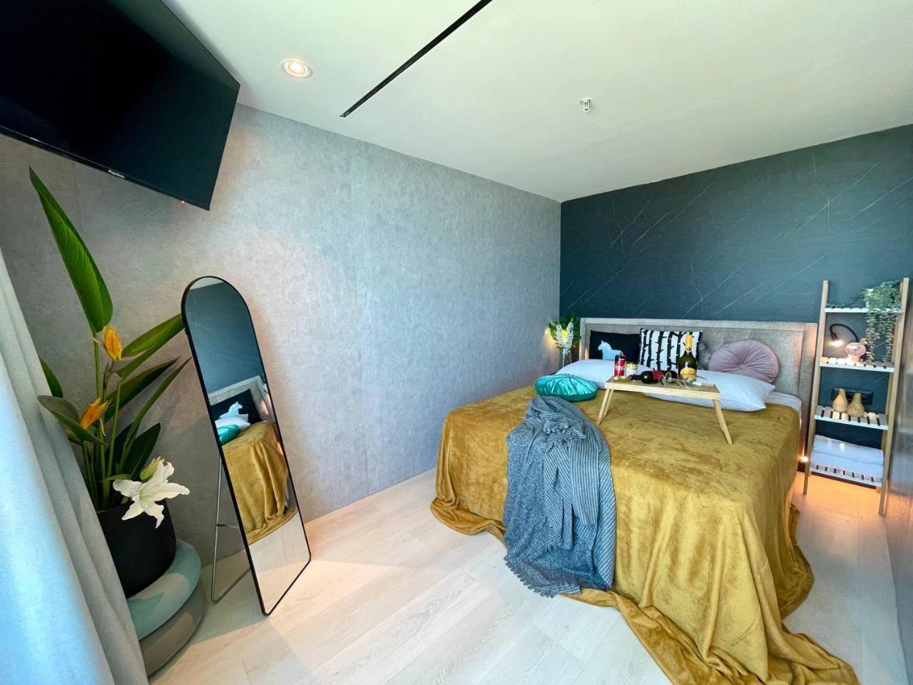 C Tower Apartments Нетания Екстериор снимка