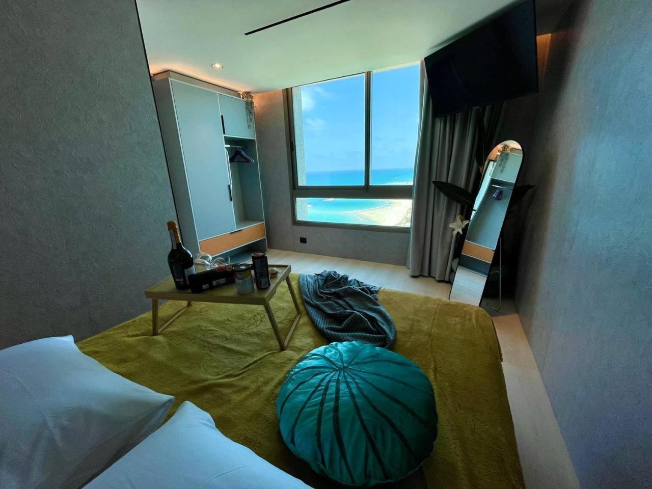 C Tower Apartments Нетания Екстериор снимка